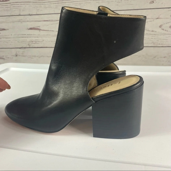 BETTYE Muller Nominee Zip black leather open heel Bootie Sz 9.5 - Picture 11 of 13